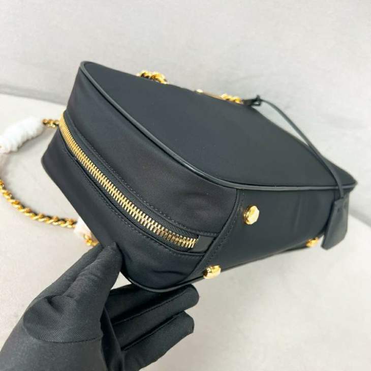 Picture of Prada Handbags _SKUfw173057481fw